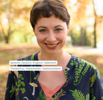 Traurednerin Carola Söllner aus Berlin begleitet bilinguale freie Hochzeiten | Strauß & Fliege