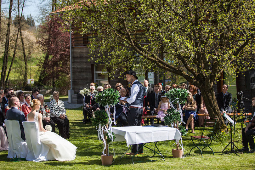 Hochzeit im Frühling in München mit Hochzeitsredner:innen von Strauß & Fliege