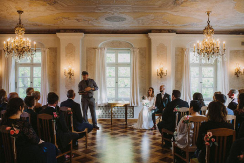 Freie Trauung im Schloss mit Hochzeitsredner von Strauß & Fliege