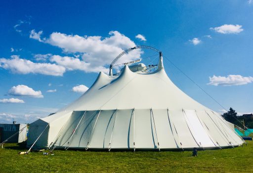 Feiert jetzt Eure Traumhochzeit in diesem Zelt!