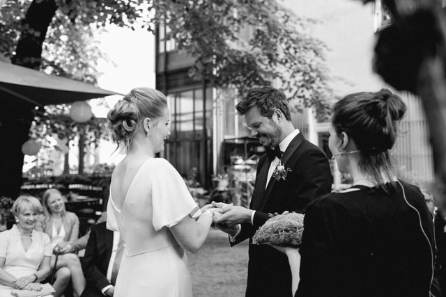 Hochzeit Berlin mit Strauß & Fliege Traurednerin Juliane