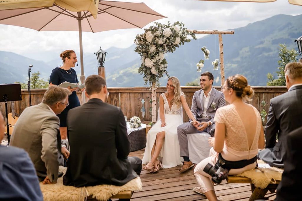 Strauß & Fliege Rednerin Melanie auf einer wunderschönen Berghochzeit