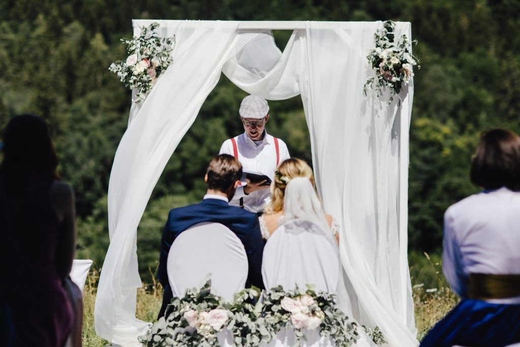 Hochzeit planen | Freie Trauung mit professionellen Trauredner:innen | Strauß & Fliege