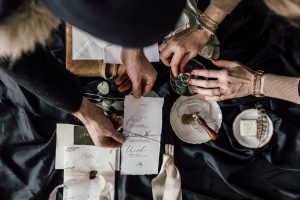 Wunderschöne DIY Tischdekoration bei einer freien Trauung