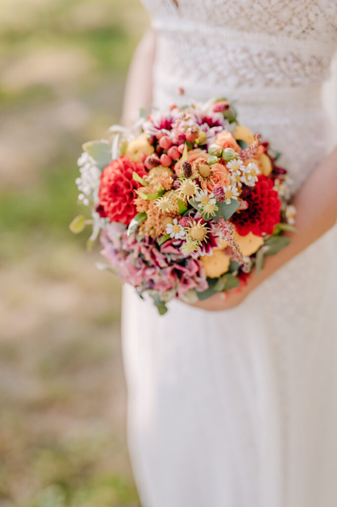 Brautstrauß Herbstblumen | Blumenstrauß Hochzeit | Strauß & Fliege