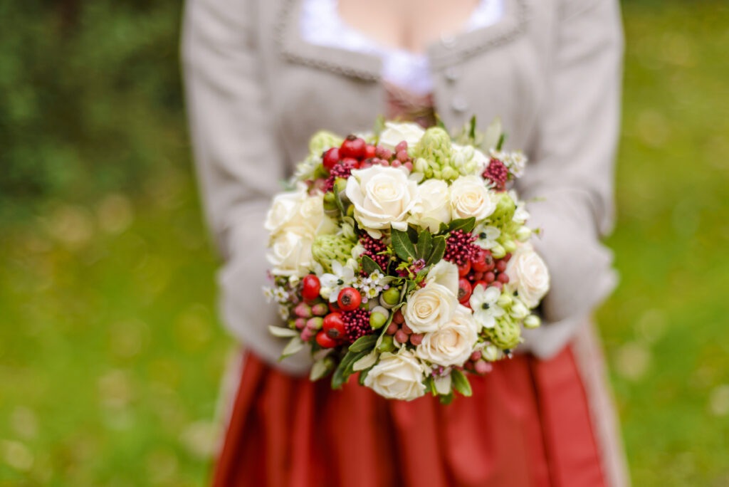 Brautstrauß Herbstblumen | Blumenstrauß Hochzeit | Strauß & Fliege
