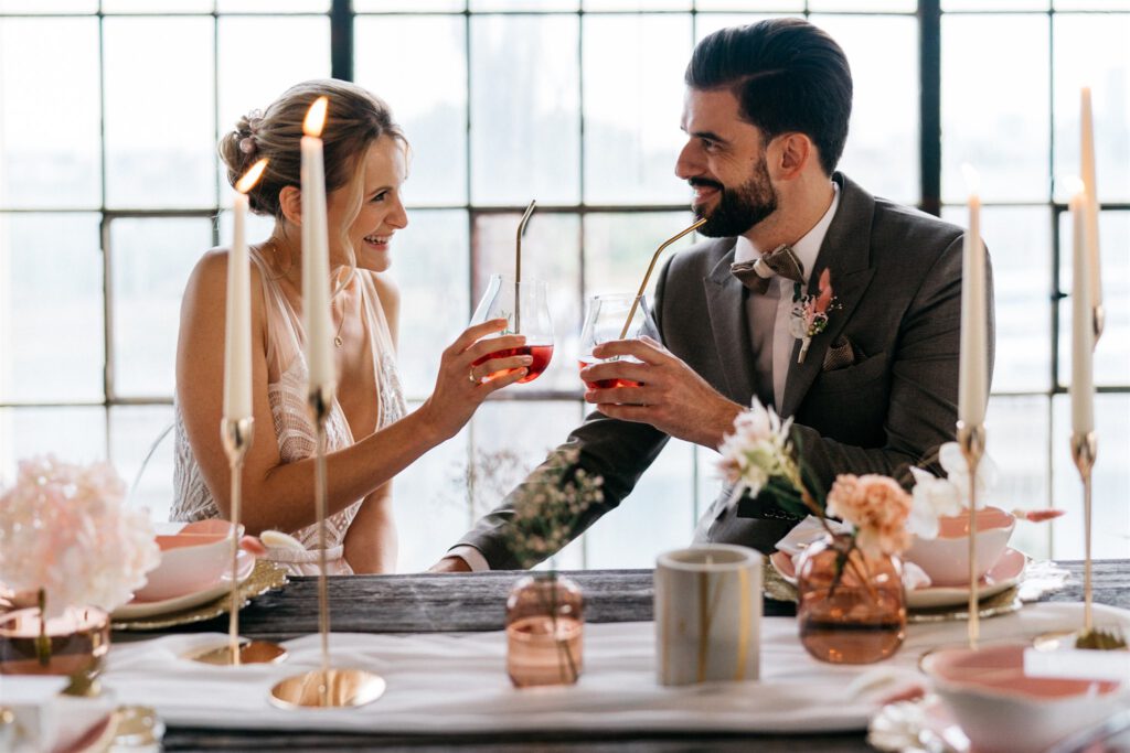 Hochzeitstisch Brautpaar | Freie Trauung | Strauß & Fliege