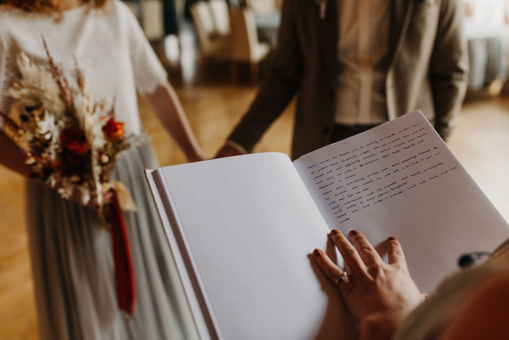 Persönliche Traurede | Wir schreiben die Rede für Eure Hochzeit als Vorlage für Freunde und Verwandte | Strauß & Fliege
