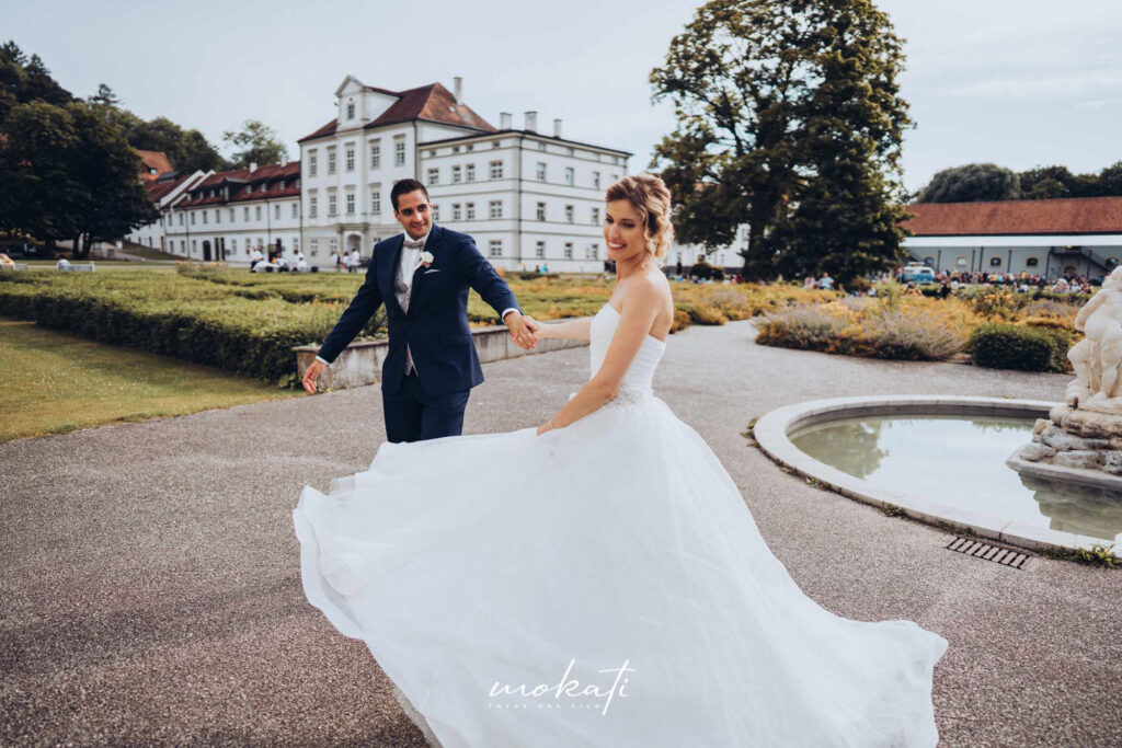 Märchenhochzeit auf dem Schloss | Freie Trauung | Strauß & Fliege