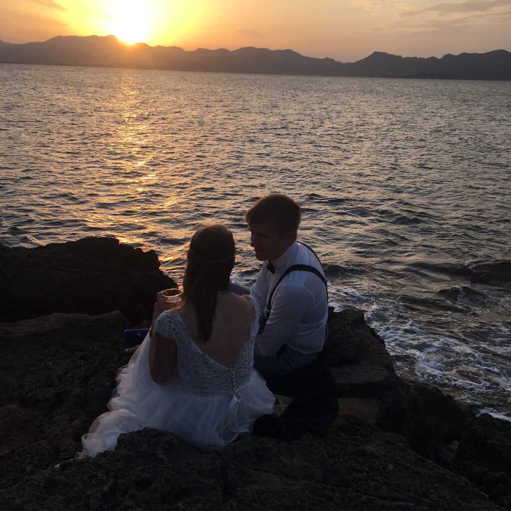 Elopement Mallorca: Freie Trauung am Strand | Destination Wedding im Ausland | Strauß & Fliege