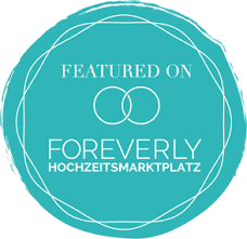 Foreverly Hochzeitsmarktplatz | Feature Badge | Strauß & Fliege