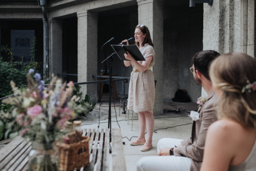 Freie Trauung im Silent Green Berlin Wedding | Traurednerin Juliane Dreyer | Strauß & Fliege